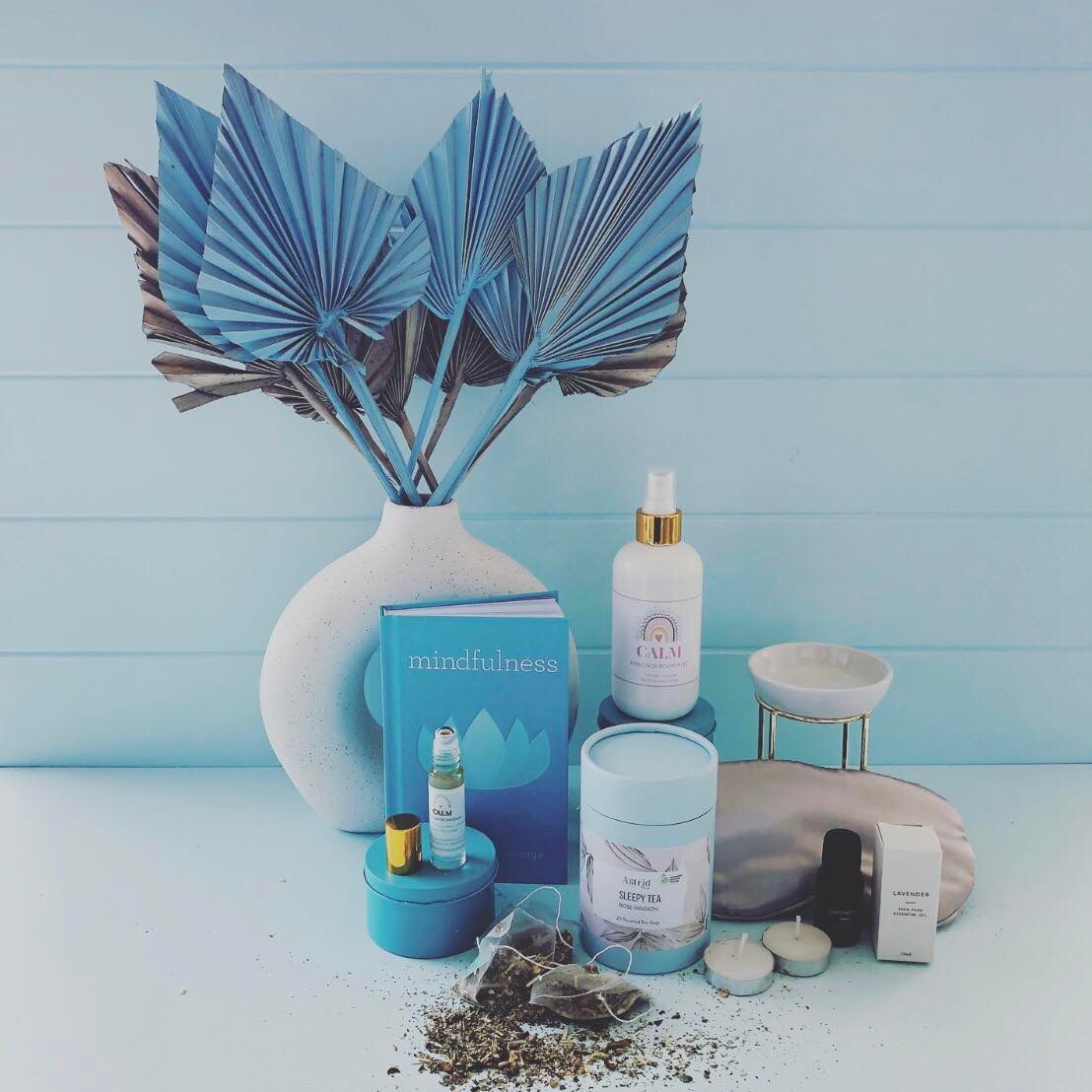 Mindfully Me Gift Box from Happiness Hampers is the perfect mental health hamper. Manifest your future with this giftbox. www.happinesshampers.com.au